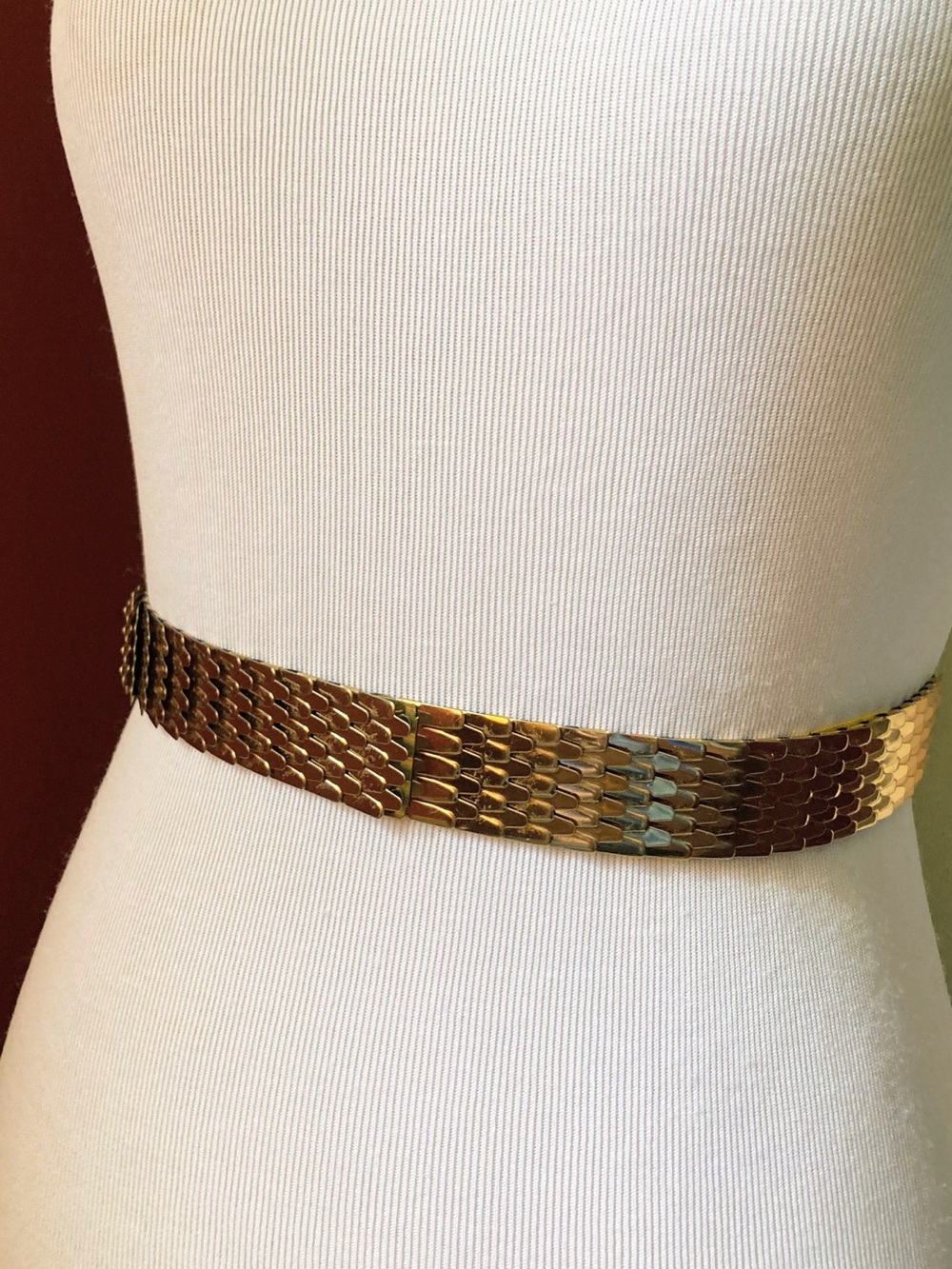 Vintage 1980s Gold Tone Fish Scale Stretch Waist Belt Size Small 1” Wide
